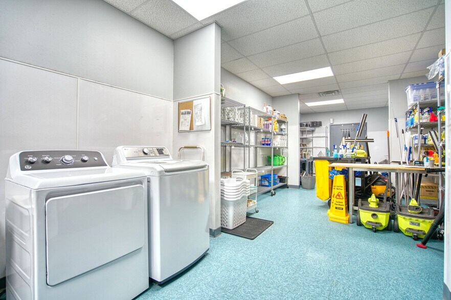 More Photos Of 1651 Skyway Dr, Longmont Warehouse For Sale