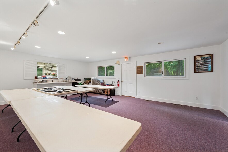 More Photos Of 290 Montauk Hwy, East Hampton Restaurant For Sale