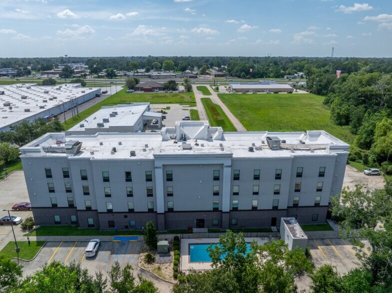 More Photos Of 1700 Commerce Blvd, Opelousas Hotel For Sale