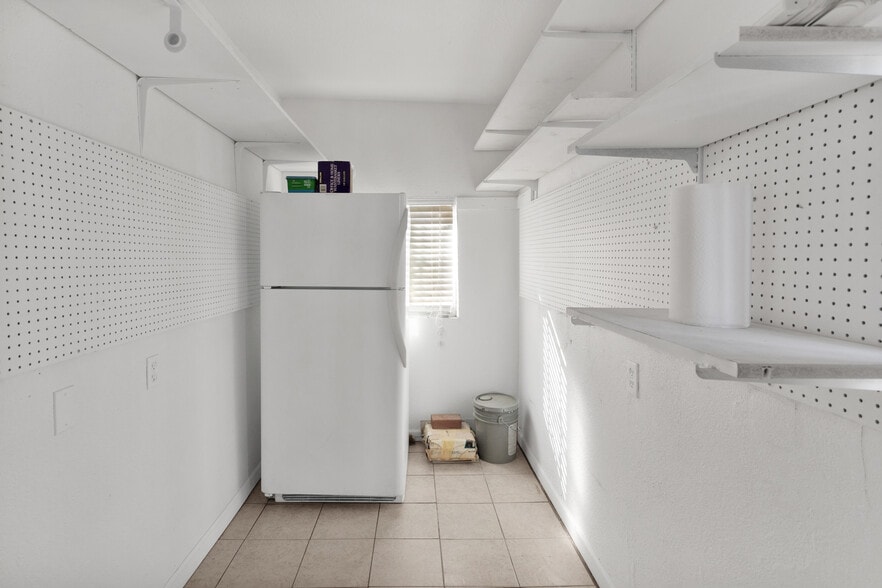 More Photos Of 9464 Hesperia Rd, Hesperia Freestanding For Sale