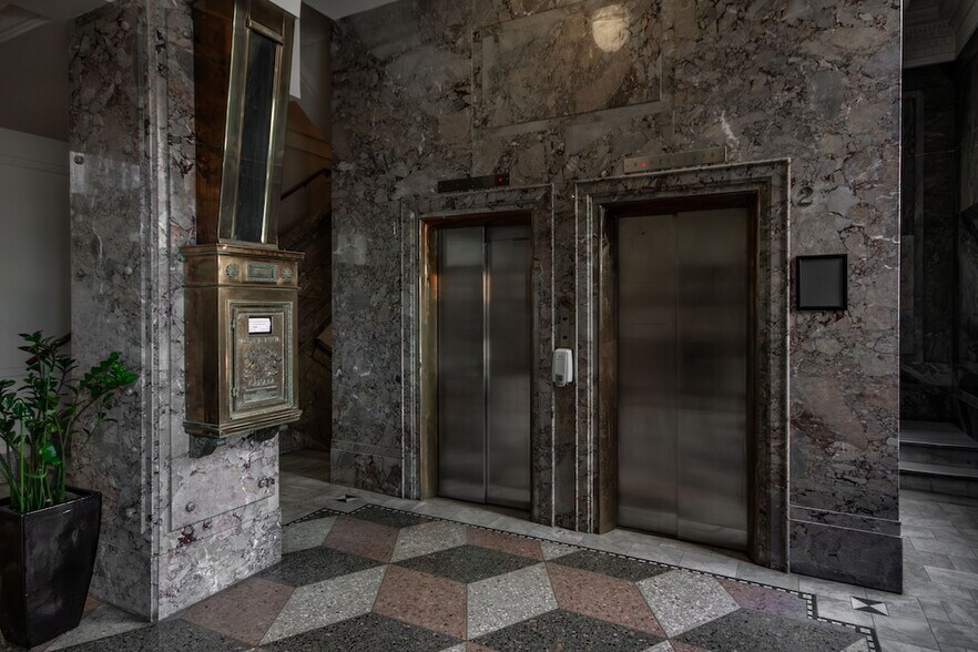 More Photos Of 402 W Pender St, Vancouver Office Residential For Sale