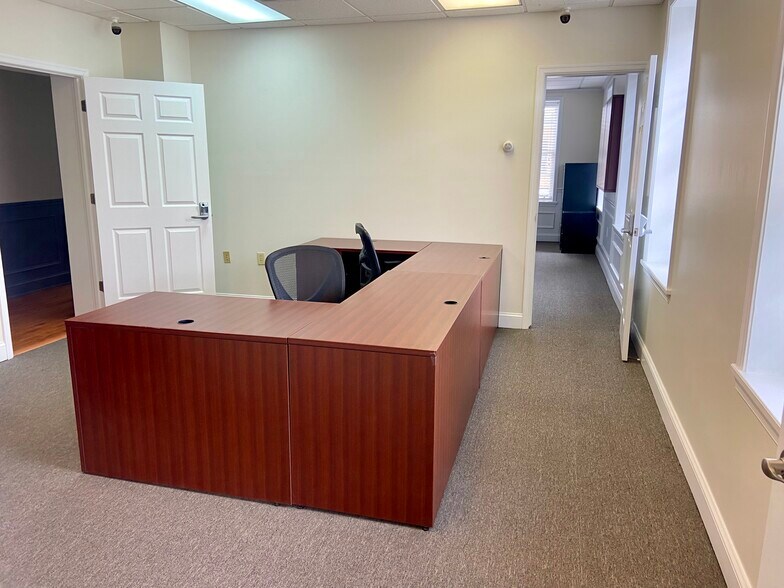 More Photos Of 48 W Boscawen St, Winchester Storefront Retail Office For Sale