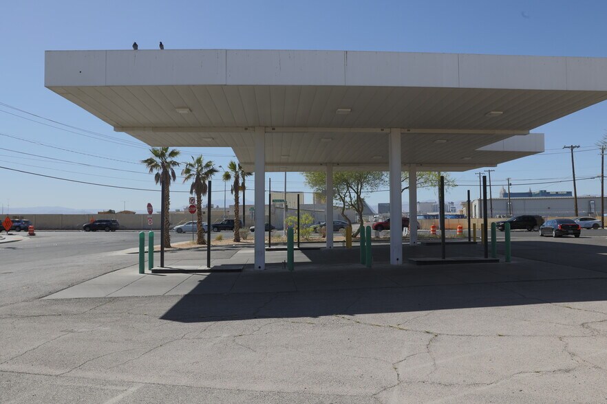 More Photos Of 4990 Paradise Rd, Las Vegas Service Station For Lease