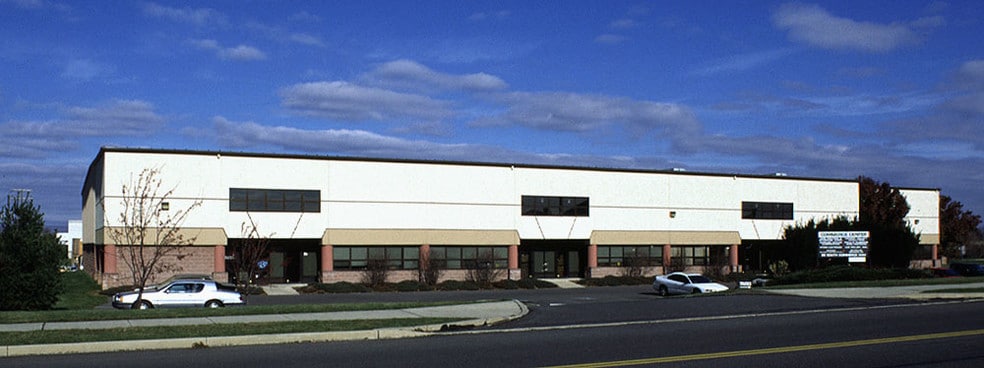 More Photos Of 22 S Commerce Way, Bethlehem Warehouse For Lease