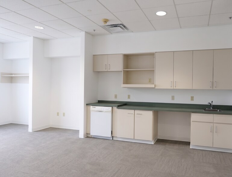 More Photos Of 2300 Litton Ln, Hebron Office Residential For Lease