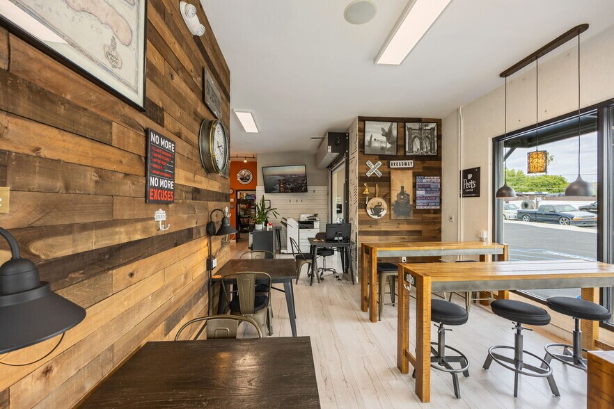 More Photos Of 20605 Soledad Canyon Rd, Canyon Country Office For Sale