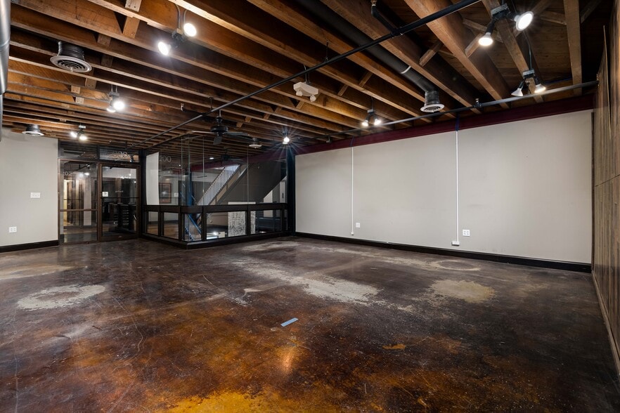 More Photos Of 247 Broad St, Kingsport Loft Creative Space For Sale
