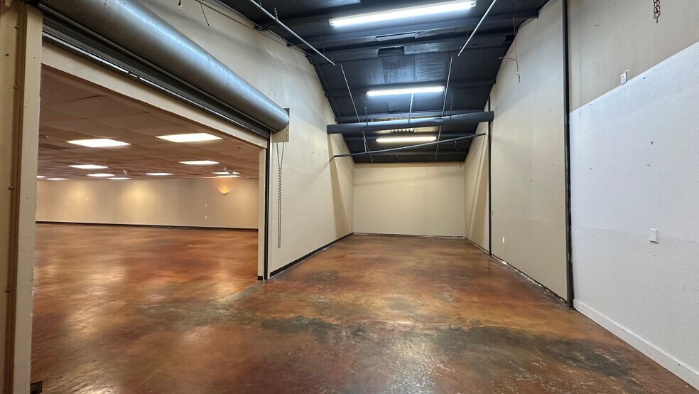 More Photos Of 4900 N Shepherd St, Houston General Retail For Lease