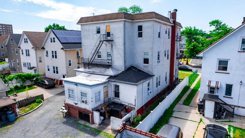 More Photos Of 423 Jersey Ave, Elizabeth Apartments For Sale