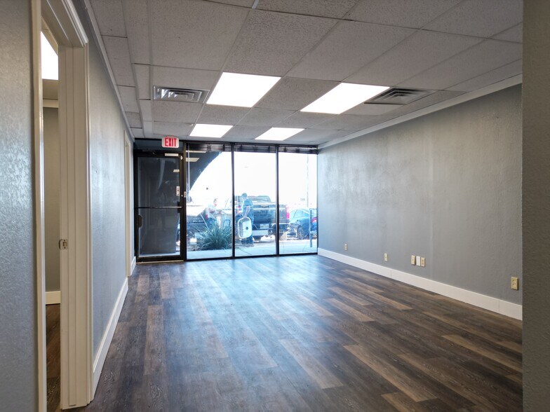 More Photos Of 3501-3539 NW Loop 820, Fort Worth Showroom For Lease