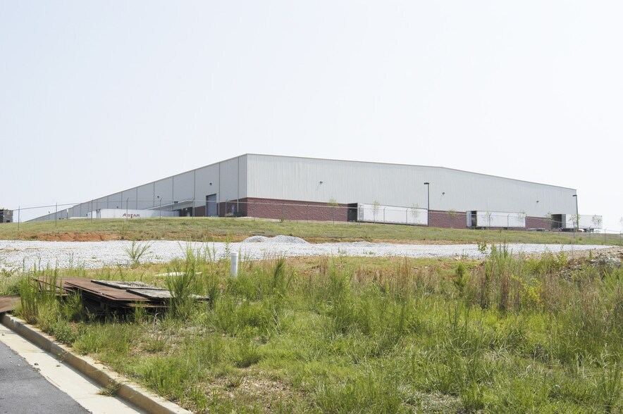 More Photos Of 700 Hudson Rd, Griffin Distribution For Lease