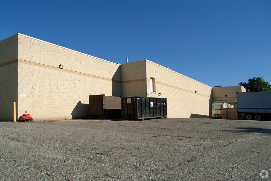 More Photos Of 17400-17472 Lorain Ave, Cleveland Storefront For Lease