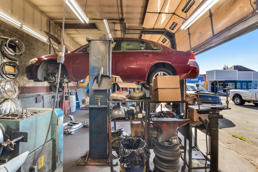 More Photos Of 347 Dartmouth St, New Bedford Auto Repair For Sale