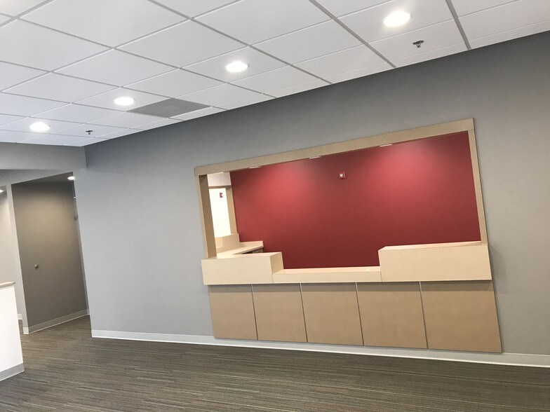More Photos Of 100-196 W Illinois Hwy, New Lenox Storefront Retail Office For Lease