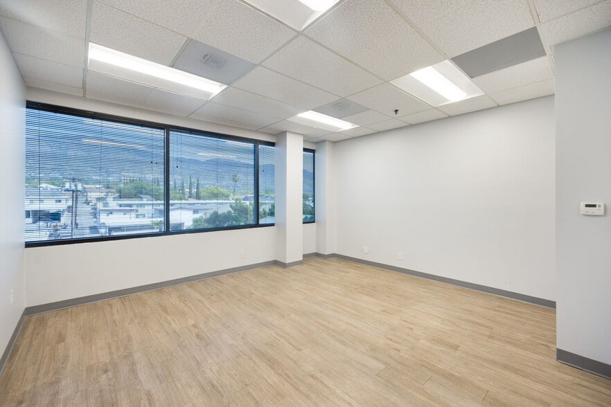 More Photos Of 601 S Glenoaks Blvd, Burbank Office For Lease