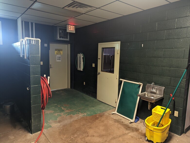 More Photos Of 2608 E Highway 76, Marion General Retail For Sale