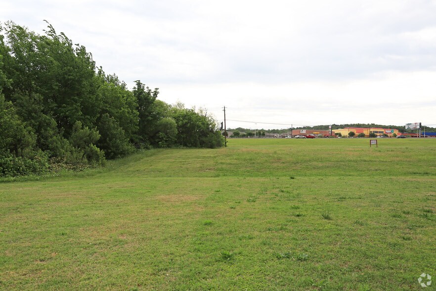 Primary Photo Of 601 N Walton Walker Blvd, Dallas Land For Sale