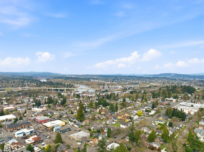 More Photos Of 1314 7th St, Oregon City Flex For Sale