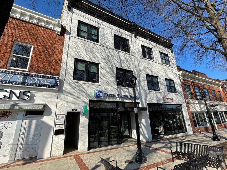 More Photos Of 656-658 S Main St, Greenville Loft Creative Space For Lease