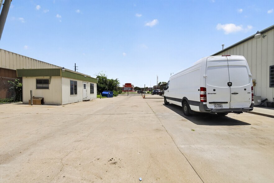 More Photos Of 2920 Dairy Ashford Rd, Houston Showroom For Sale