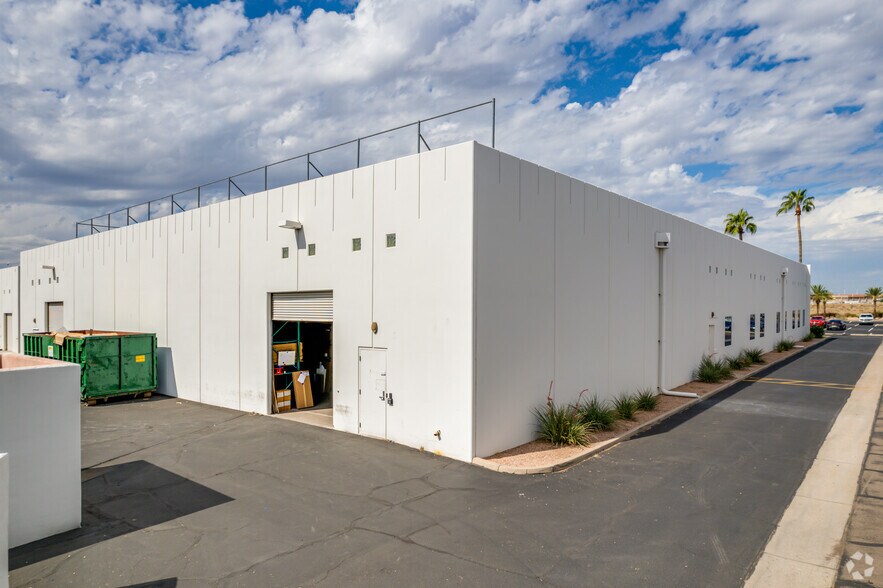 More Photos Of 3401 E Harbour Dr, Phoenix Light Manufacturing For Sale