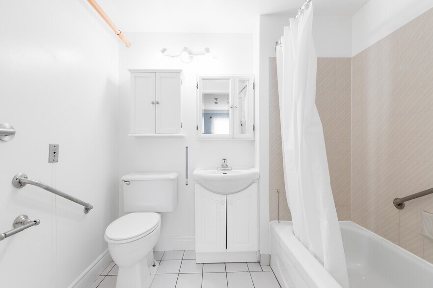 More Photos Of 21 Rue Messier, Mont-saint-hilaire Apartments For Sale