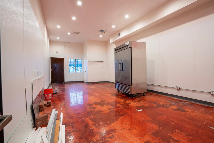 More Photos Of 12032-12050 Burbank Blvd, Valley Village Storefront For Lease