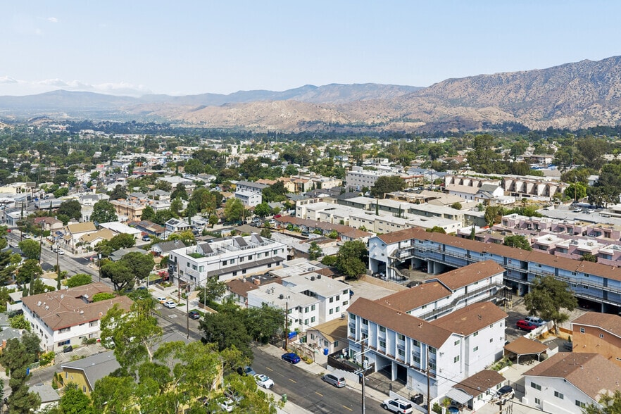 More Photos Of 7323 Valmont St, Tujunga Apartments For Sale