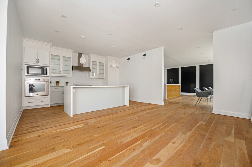 More Photos Of 11840 Keele St, Vaughan Office For Sale