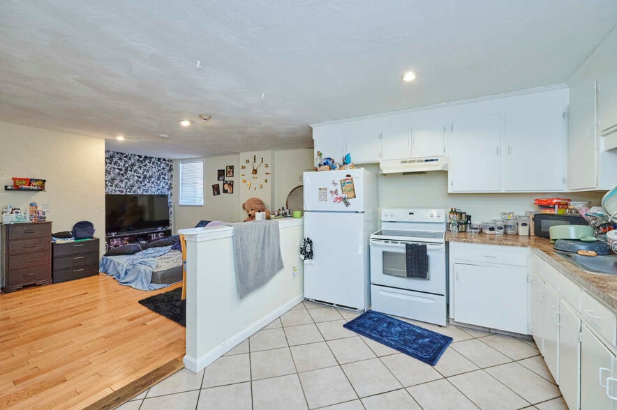 More Photos Of 8 Cotting Ave, Marlborough Apartments For Sale