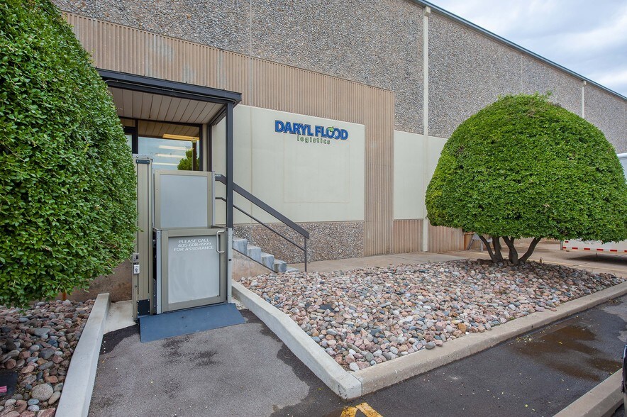 More Photos Of 3701 S Thomas Rd, Oklahoma City Distribution For Lease