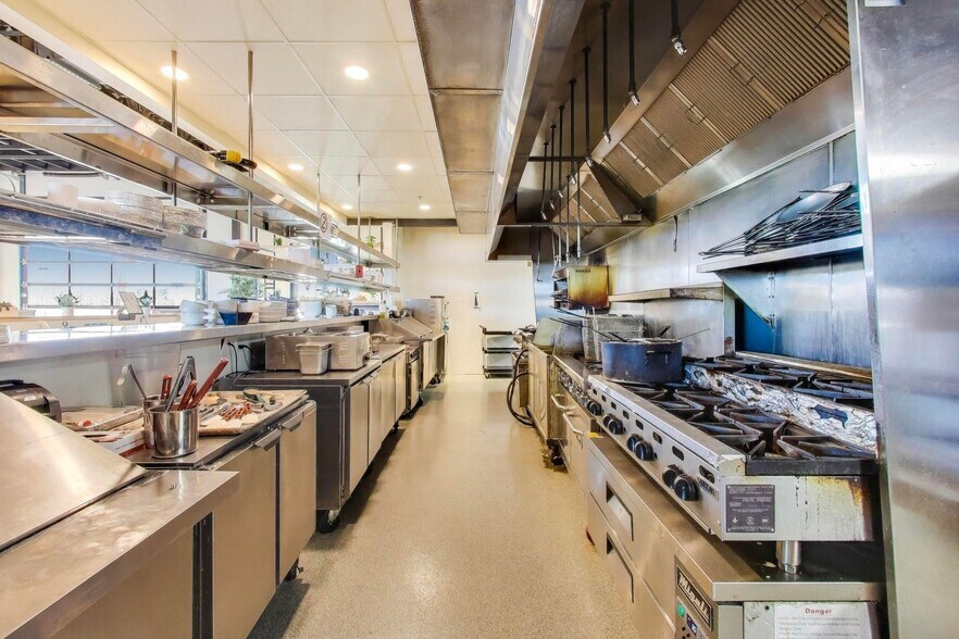 More Photos Of 3552 Market Ln, Kenosha Restaurant For Sale