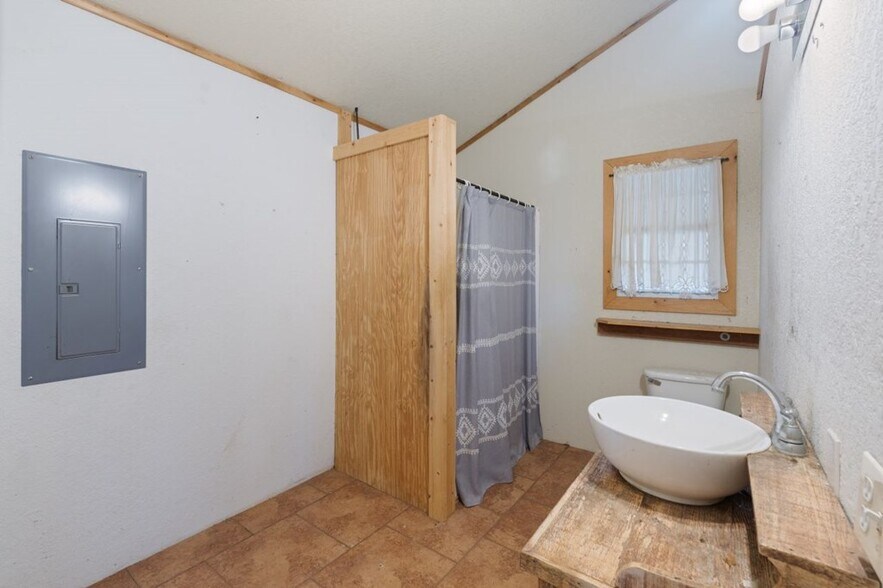 More Photos Of 2755 US Highway 69, Lufkin Storefront Retail Office For Sale