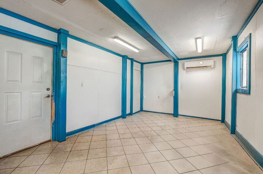 More Photos Of 1344 E 500 N, Albion Veterinarian Kennel For Sale