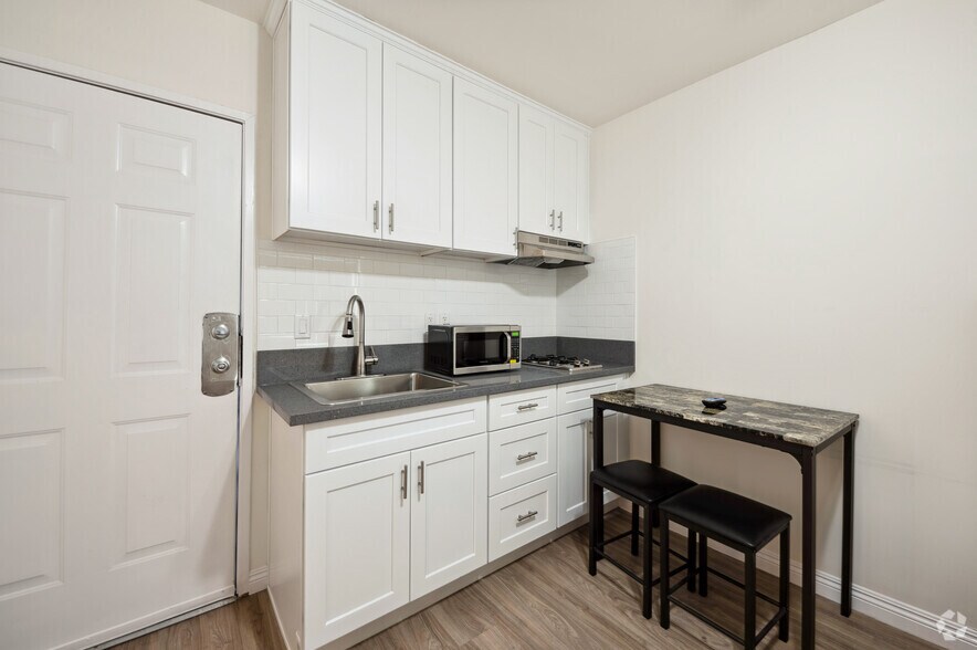 More Photos Of 2025 W 3rd St, Los Angeles Hotel For Lease