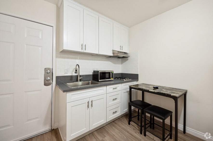 More Photos Of 220 S Alvarado St, Los Angeles Hotel For Sale