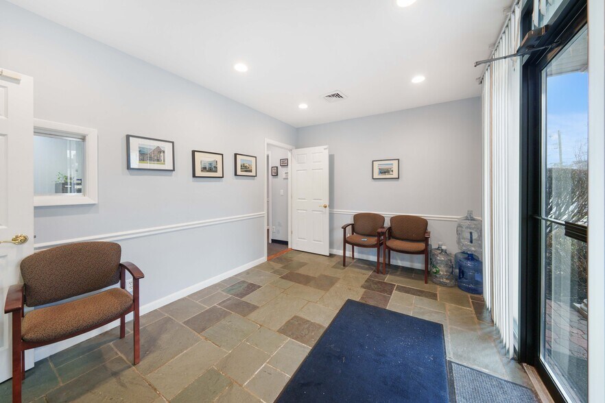 More Photos Of 277 W Clay Ave, Roselle Park Office For Sale