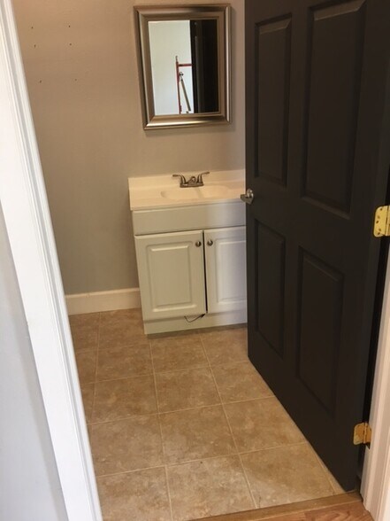 More Photos Of 532 Main St, Wintersville Freestanding For Lease