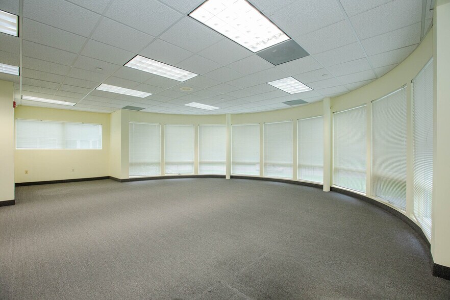 More Photos Of 860 Wyckoff Ave, Mahwah Medical For Lease