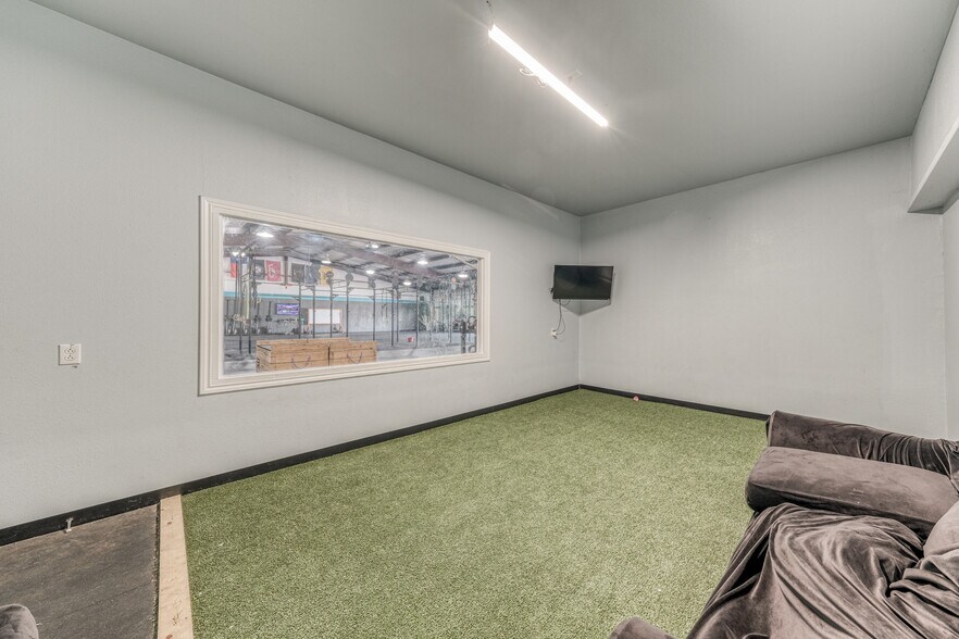 More Photos Of 301 Center Court Dr, Bridgeport Warehouse For Sale