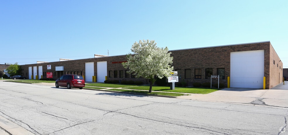 More Photos Of 107-131 N Lively Blvd, Elk Grove Village Warehouse For Lease