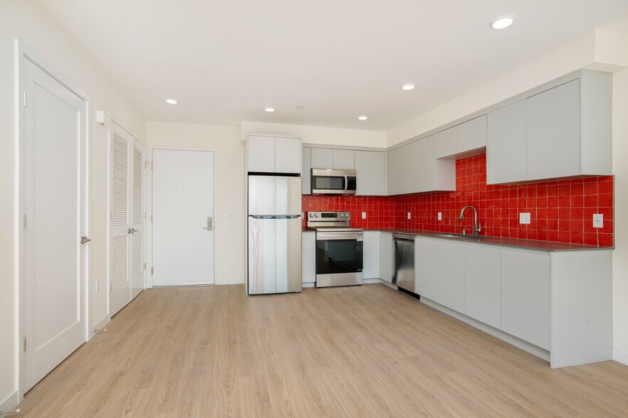 More Photos Of 14629 W Erwin St, Van Nuys Apartments For Sale