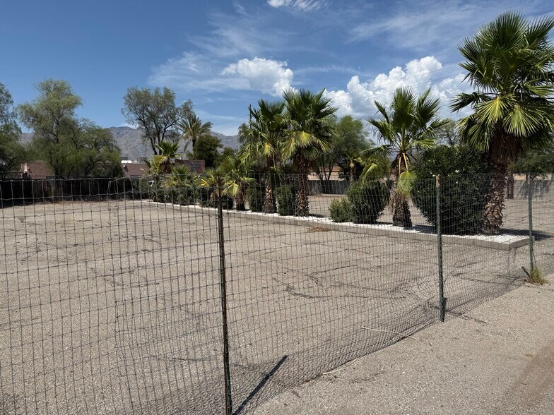 More Photos Of 3535 E Fort Lowell Rd, Tucson Land For Lease