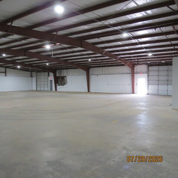 More Photos Of 5710 Clarewood Dr, Houston Warehouse For Lease