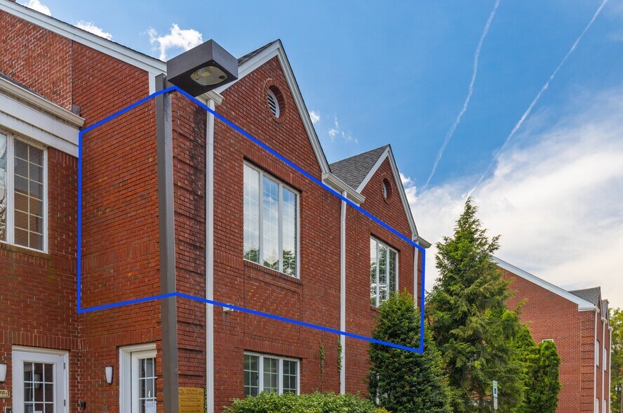 More Photos Of 821-824 Courtyard Dr, Hillsborough Office For Lease
