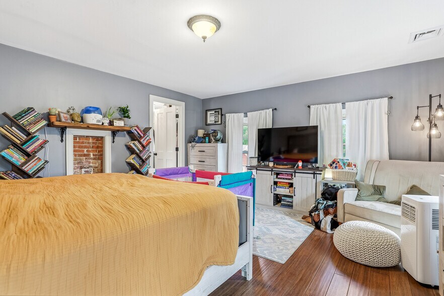 More Photos Of 1 Old Manchester Rd, Raymond Multifamily For Sale