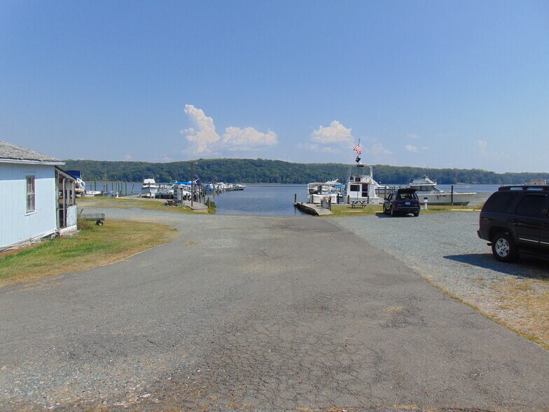 More Photos Of 121 Willow Landing Rd, Stafford Marina For Sale