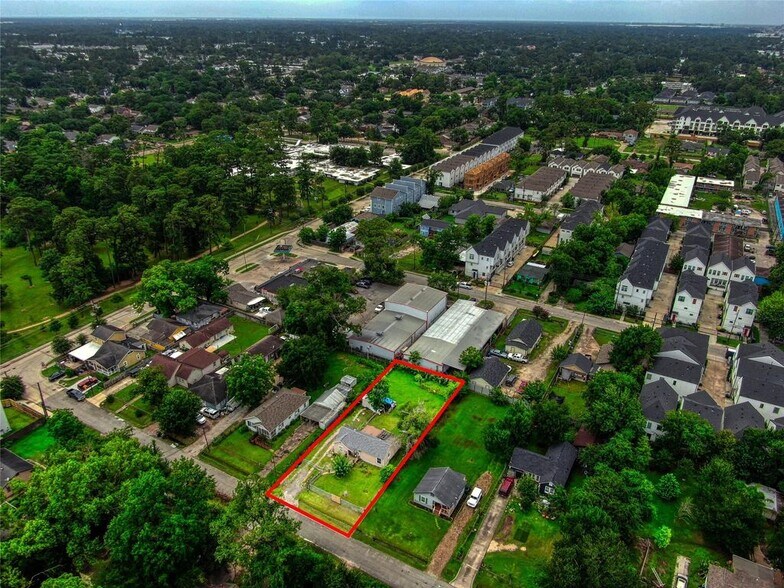 More Photos Of 906 Woodcrest Dr, Houston Land For Sale