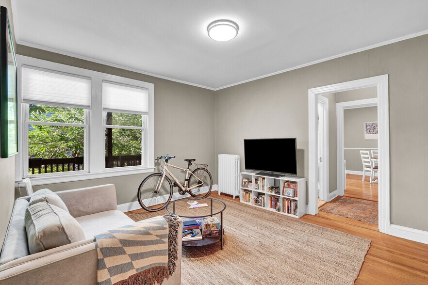 More Photos Of 28 Whitney St, Hartford Apartments For Sale