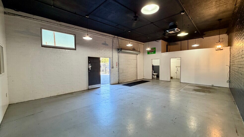 More Photos Of 14855 Bessemer St, Van Nuys Service For Lease